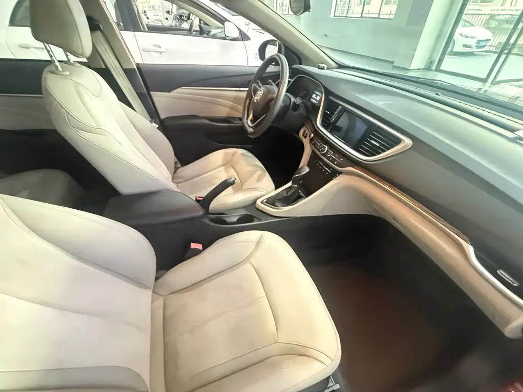 Buick Excelle 2015 — фото 11