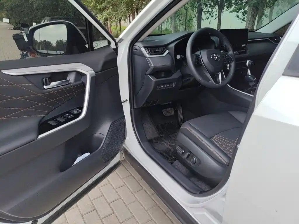 Toyota RAV4 2025 — фото 14