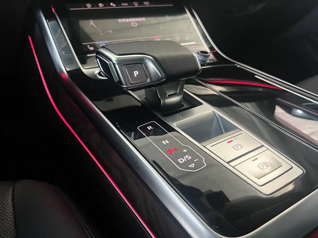 Audi Q8 2023 — фото 14