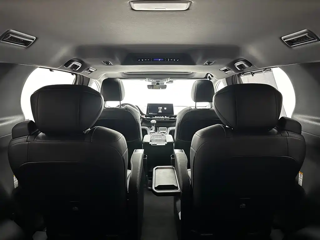 Toyota Sienna 2024 — фото 13