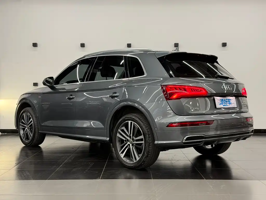 Audi Q5L 2020 — фото 11
