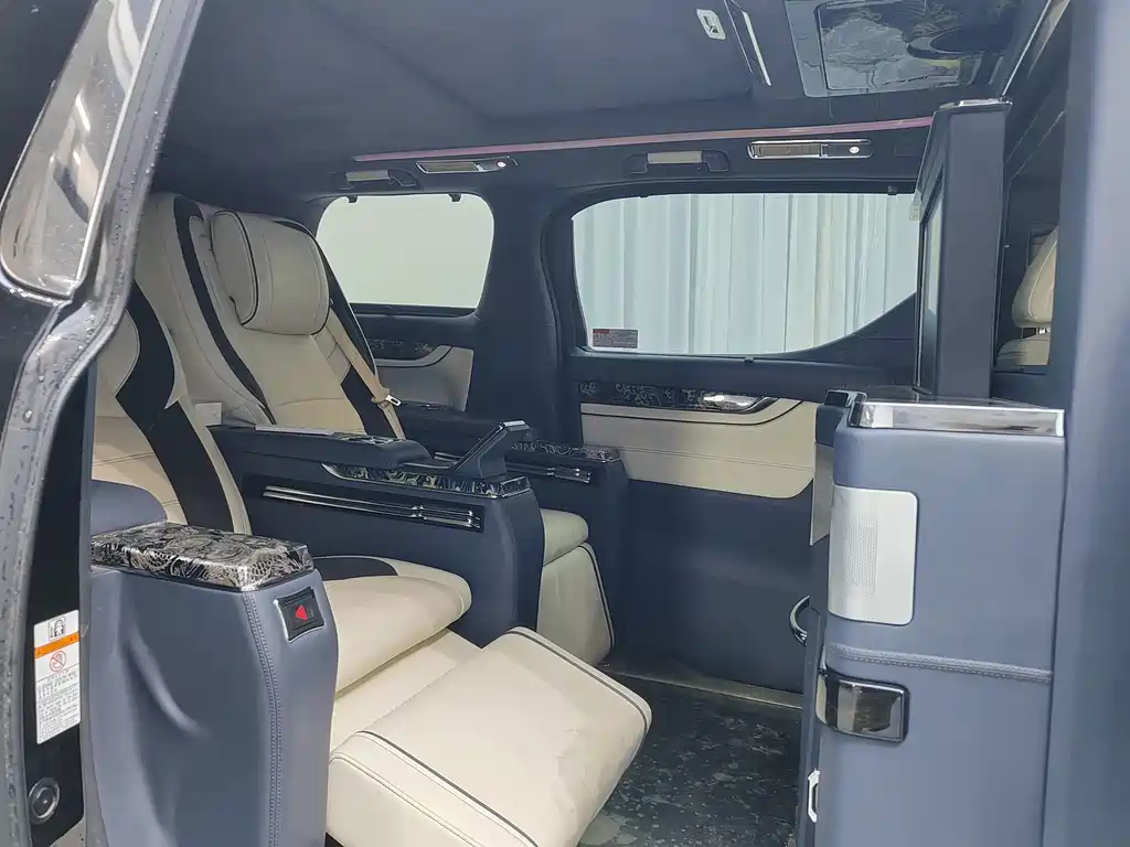 Toyota Alphard 2018 — фото 15