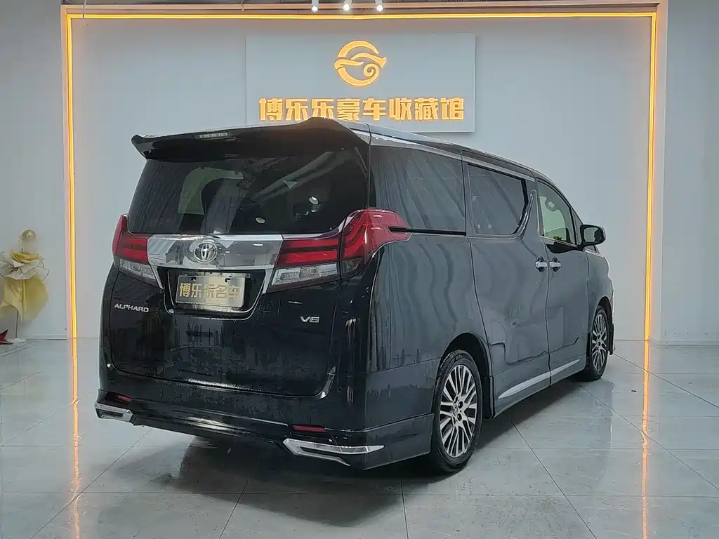 Toyota Alphard 2018 — фото 18