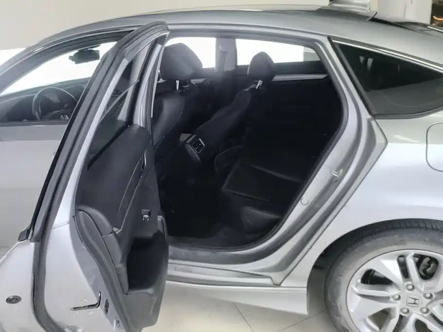 Honda Accord 2019 — фото 11