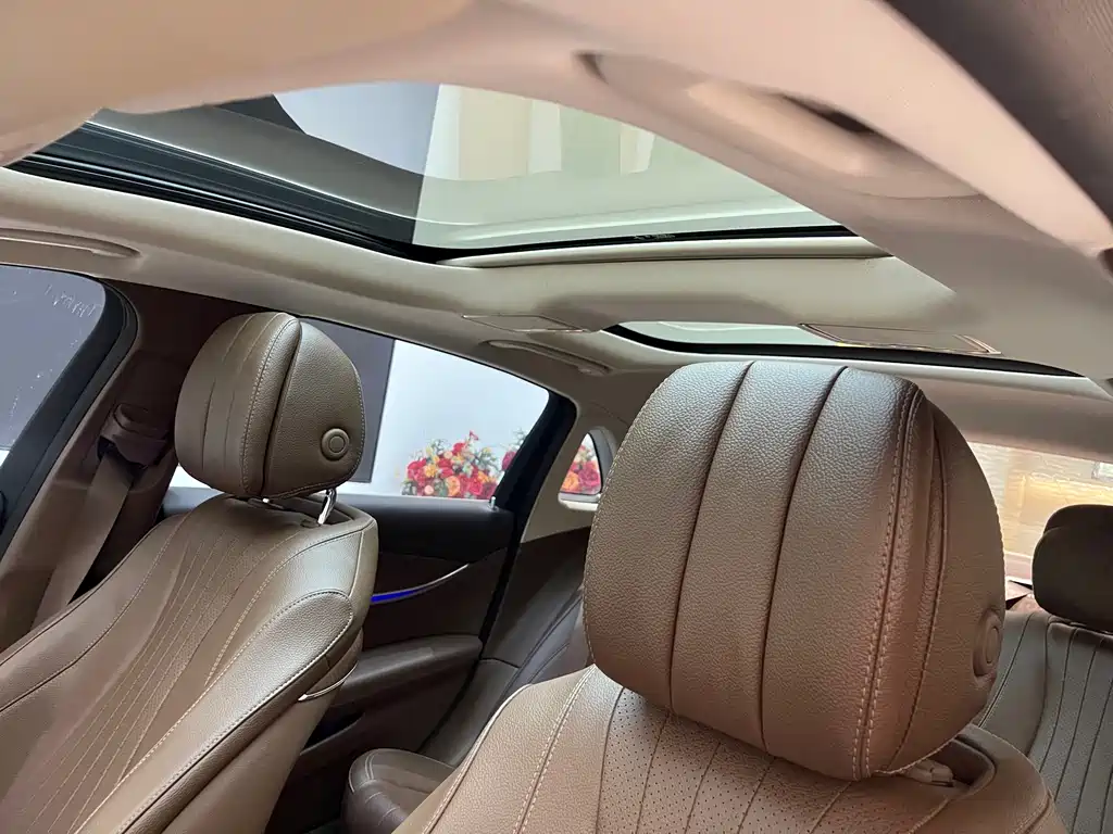 Mercedes-Benz E-Class 2022 — фото 16