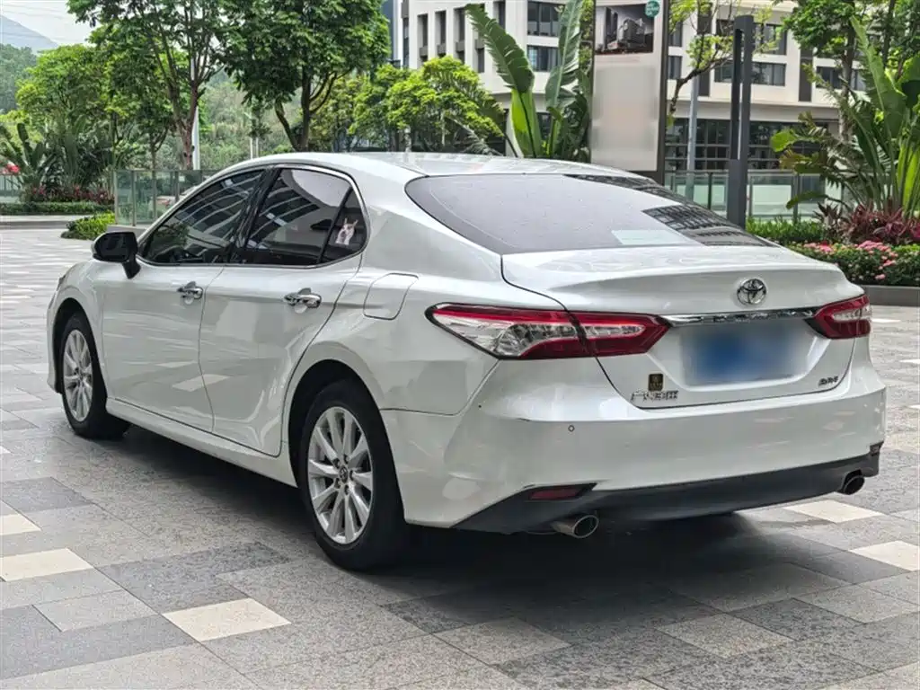 Toyota Camry 2021 — фото 18