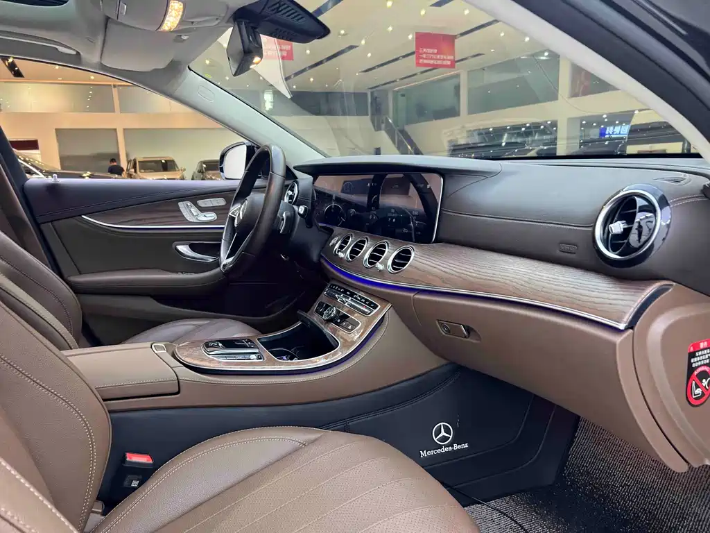 Mercedes-Benz E-Class 2023 — фото 18