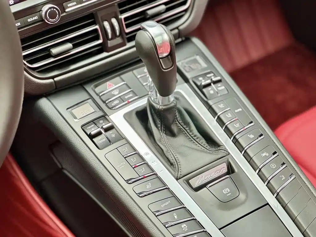 Porsche Macan 2021 — фото 9