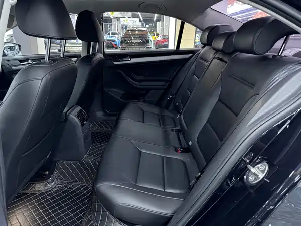 Volkswagen Sagitar 2018