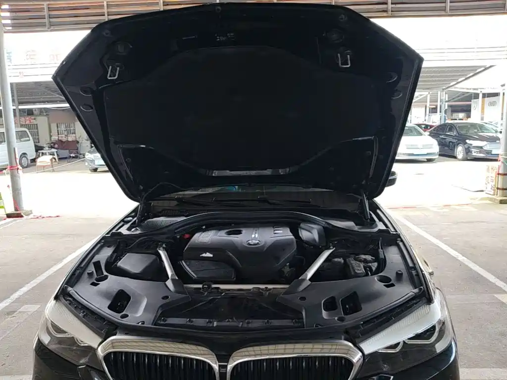 BMW 5 Series 2018 — фото 20