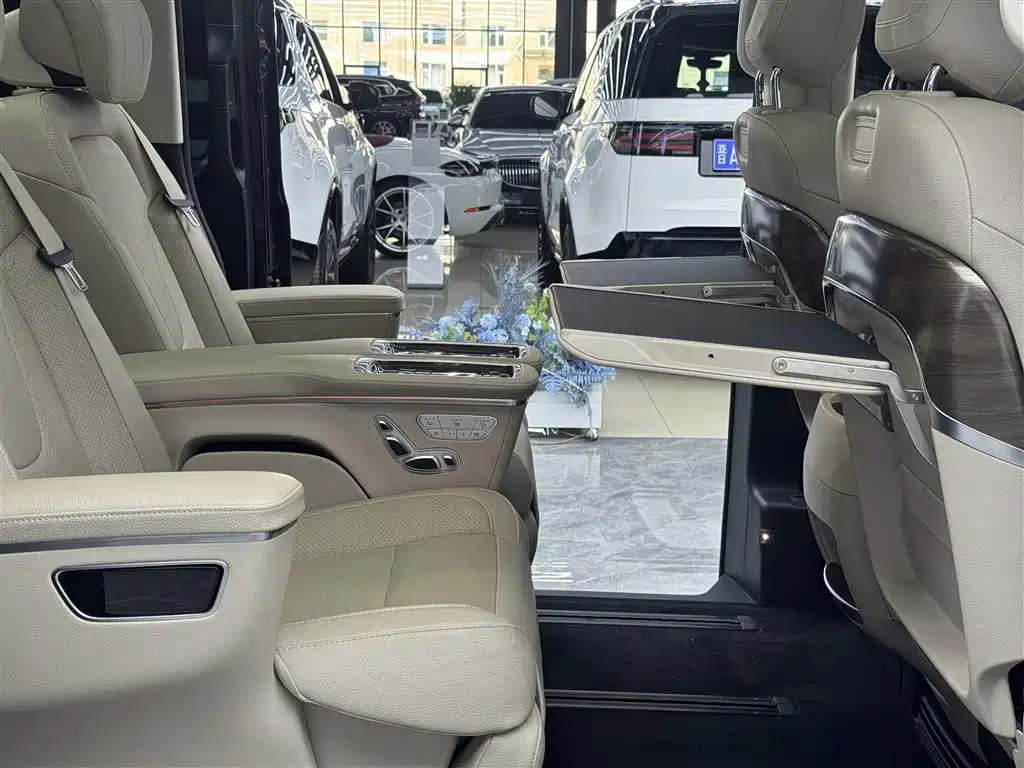 Mercedes-Benz V-Class 2022 — фото 13