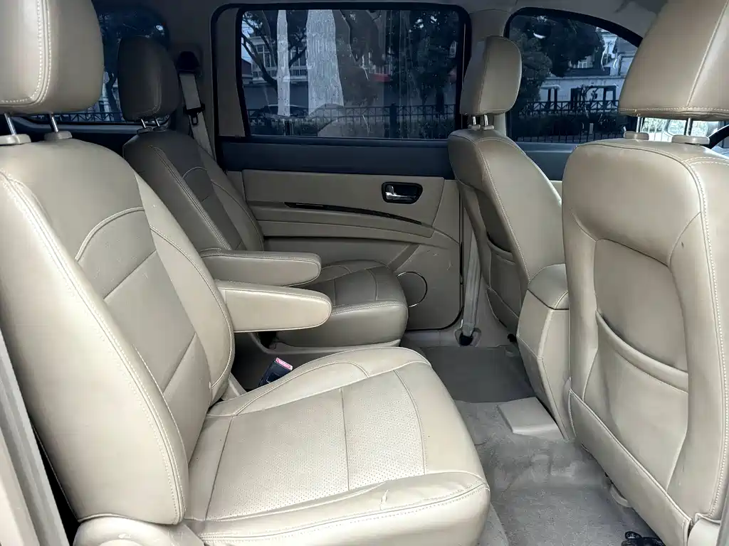 Wuling Hongguang 2015 — фото 14