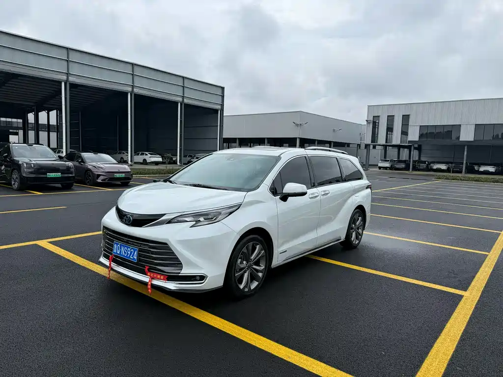 Toyota Sienna 2023