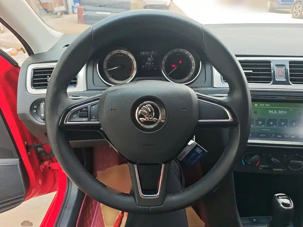 Skoda Rapid Spaceback 2020 — фото 11