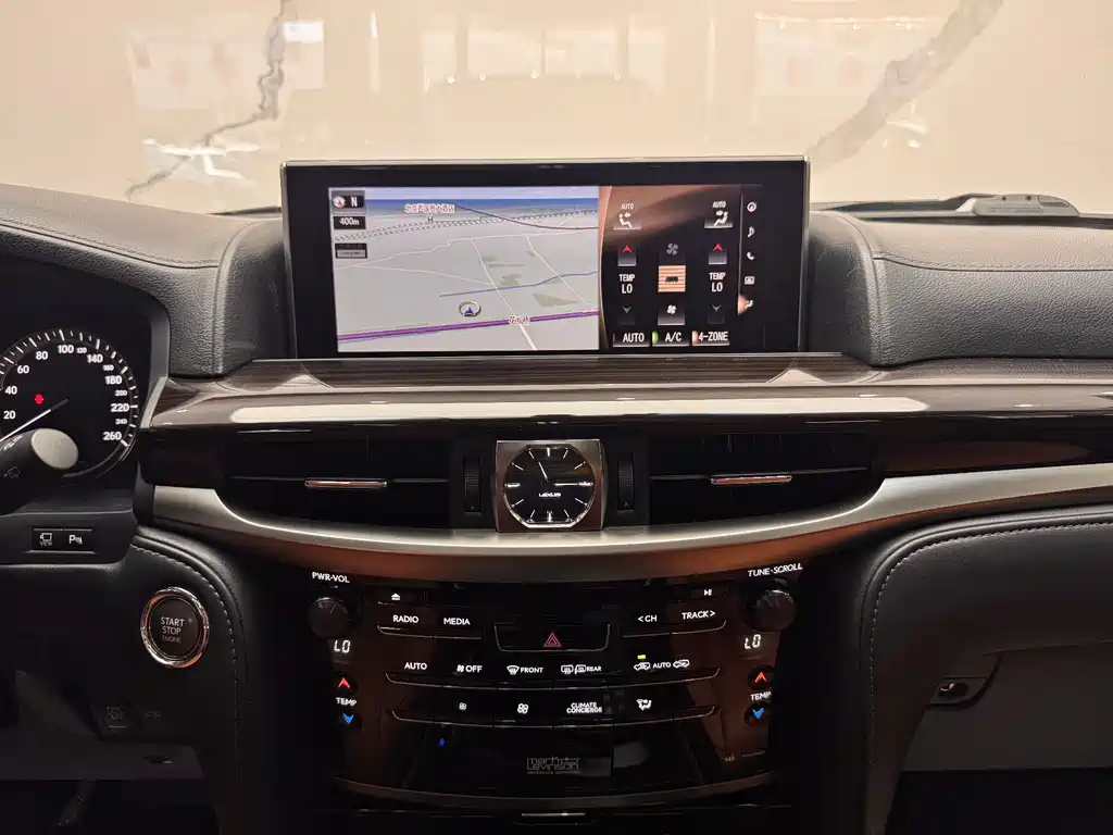 Lexus LX 2016 — фото 16