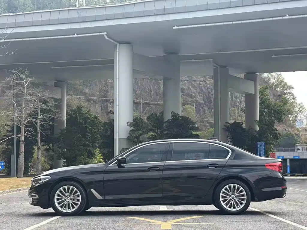 BMW 5 Series 2020 — фото 16