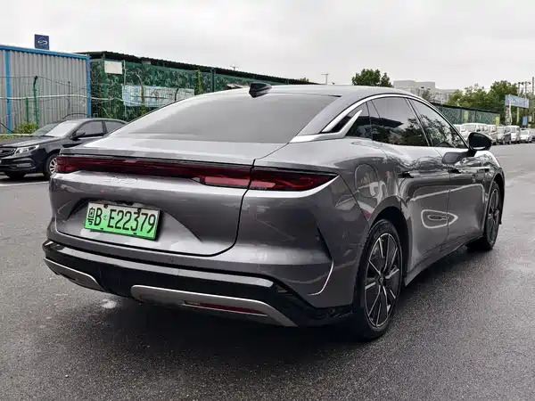 BYD Han L 2025