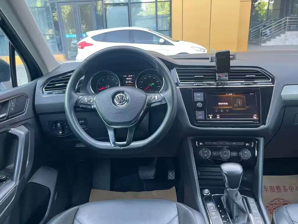 Volkswagen Tiguan L 2019 — фото 10