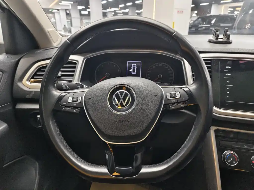 Volkswagen T-Roc 2023 — фото 10