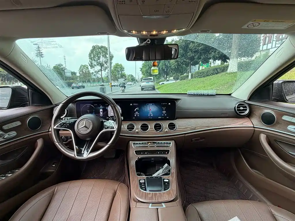 Mercedes-Benz E-Class 2023 — фото 11
