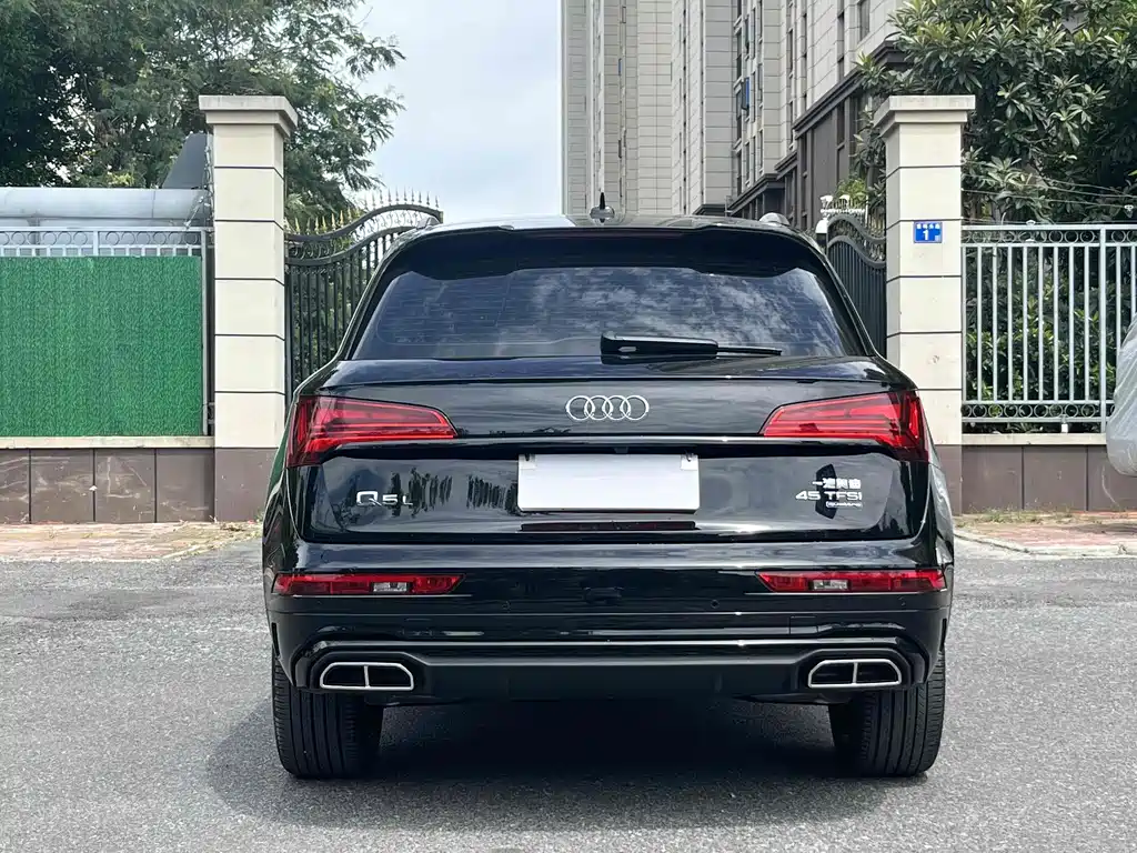 Audi Q5L 2023 — фото 13
