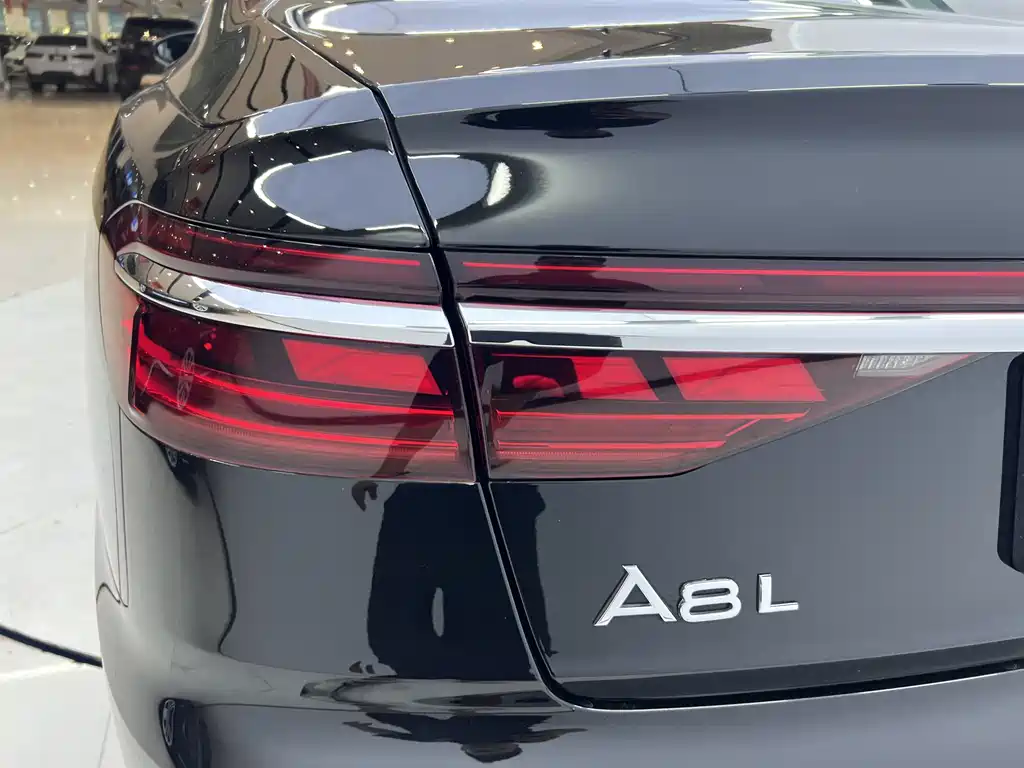 Audi A8 2023 — фото 19