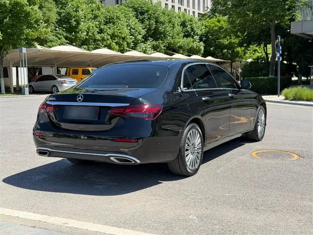 Mercedes-Benz E-Class 2022 — фото 12