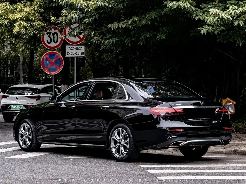 Mercedes-Benz E-Class 2022 — фото 11