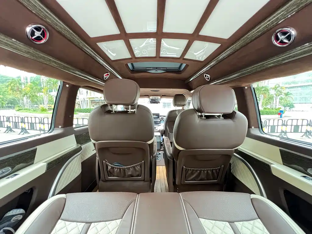 Mercedes-Benz V-Class 2019 — фото 16