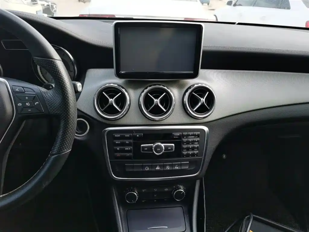 Mercedes-Benz GLA 2015 — фото 13
