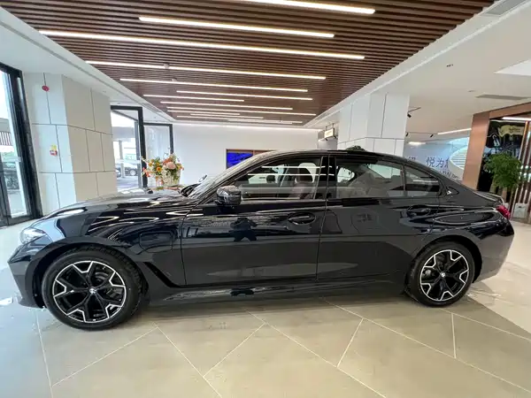 BMW i3 2025
