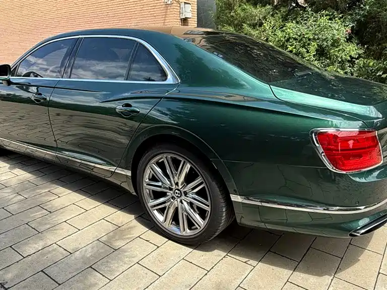 Bentley Flying Spur 2020 — фото 13
