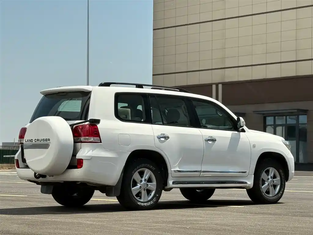 Toyota Land Cruiser 2010 — фото 6