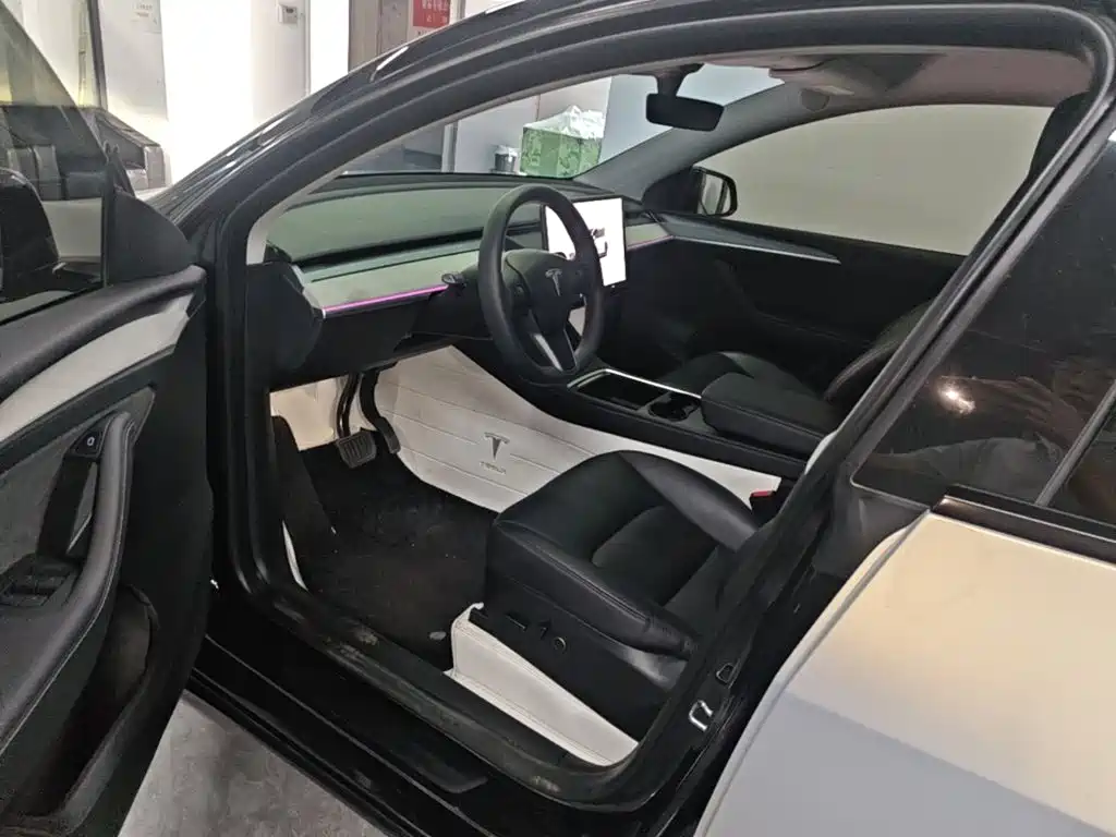Tesla Model Y 2023 — фото 15