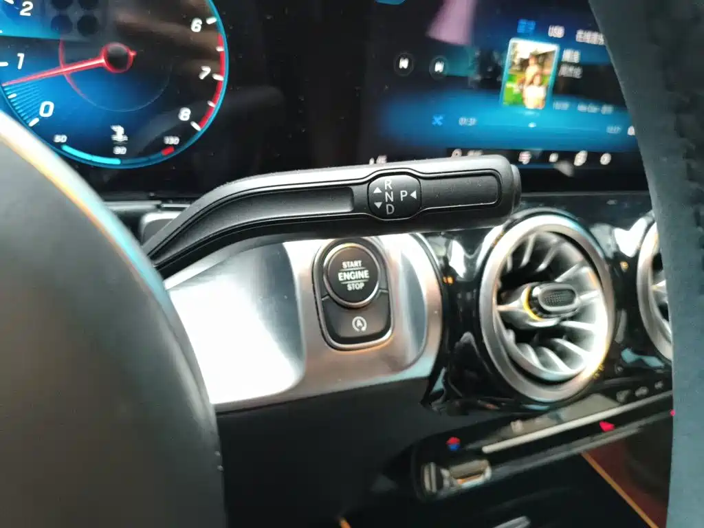 Mercedes-Benz GLB 2023 — фото 15