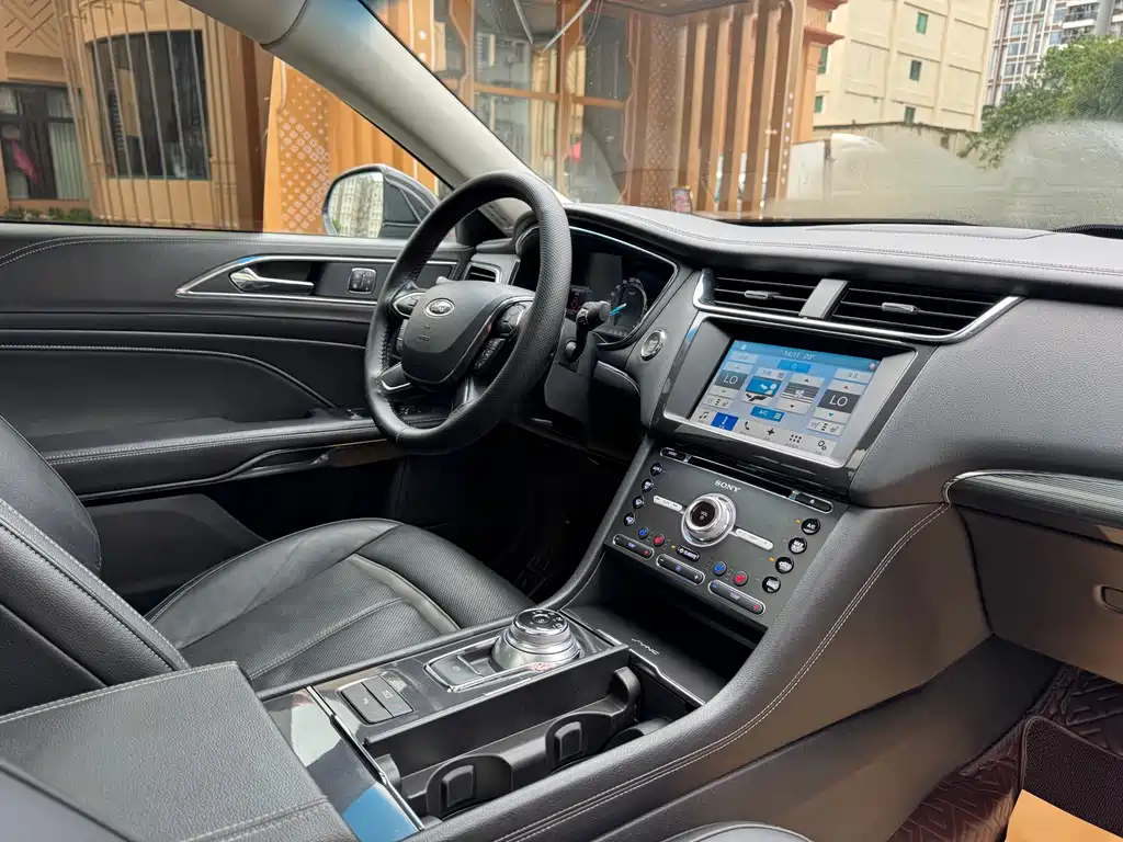 Ford Taurus 2017 — фото 12