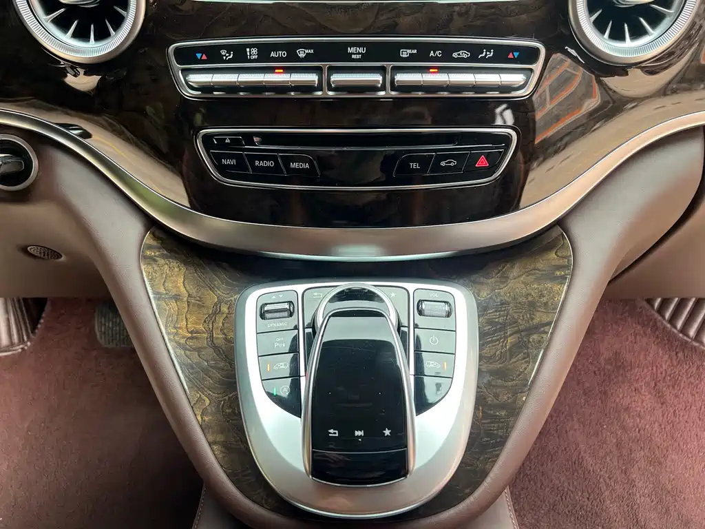 Mercedes-Benz V-Class 2020 — фото 20