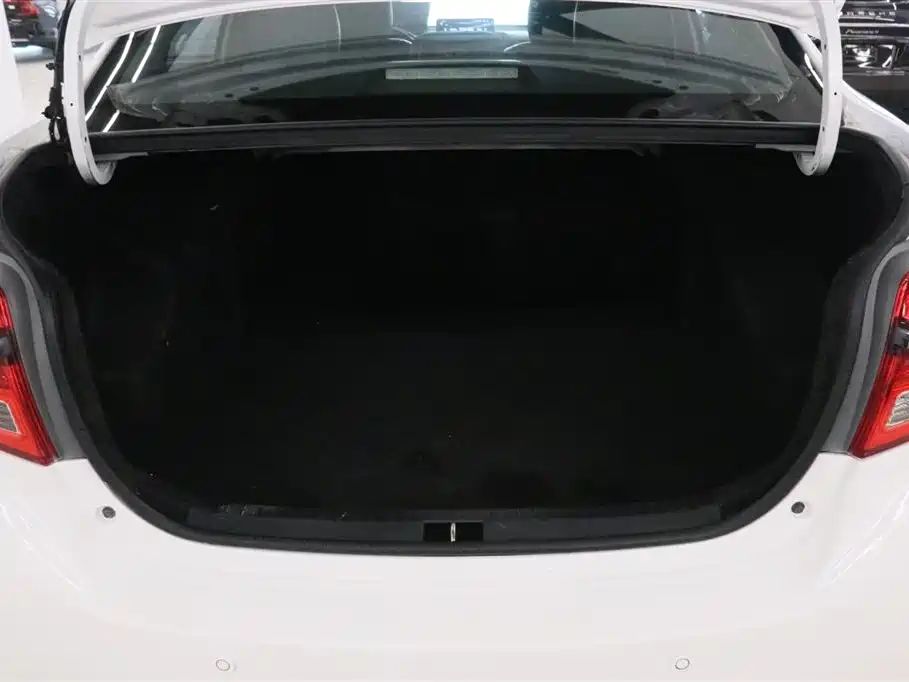 Toyota Yaris L 2020 — фото 16
