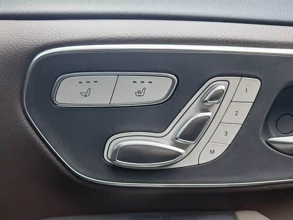 Mercedes-Benz V-Class 2024 — фото 19