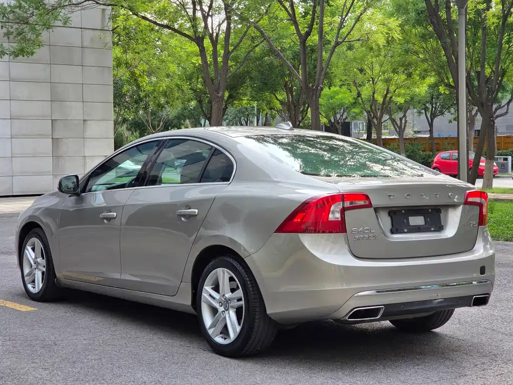 Volvo S60 2015 — фото 15