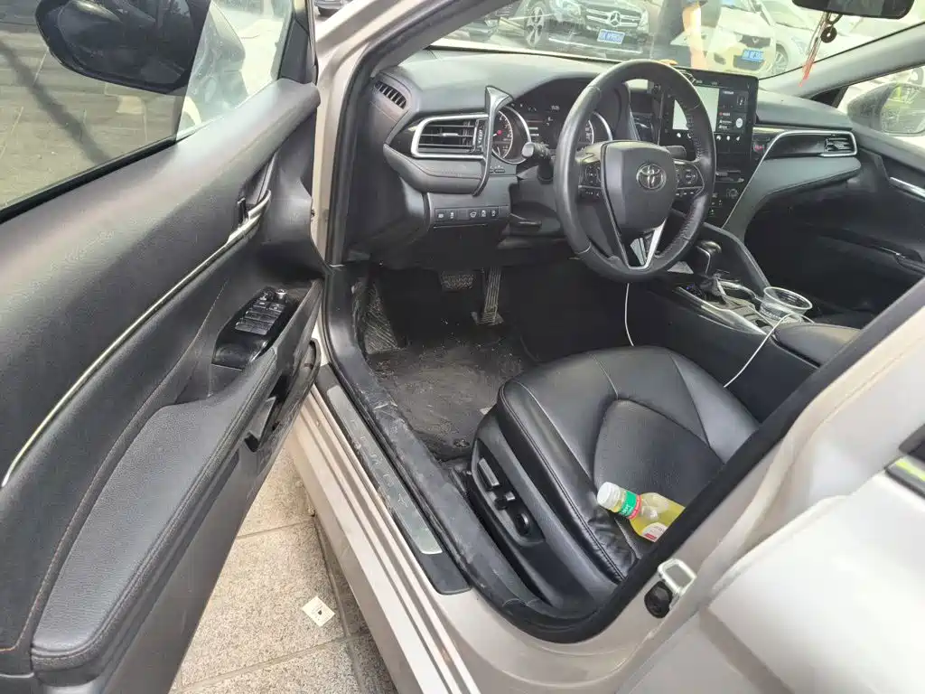Toyota Camry 2022 — фото 14