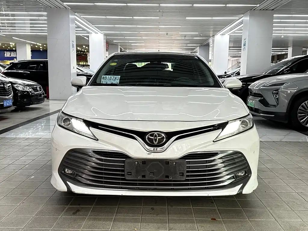 Toyota Camry 2019 — фото 2