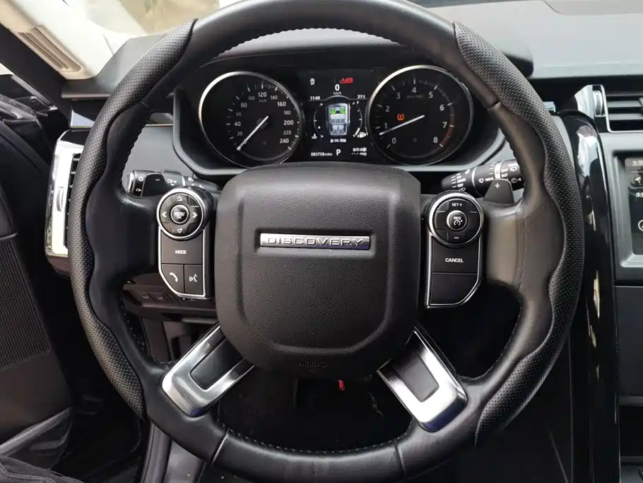 Land Rover Discovery 2018 — фото 15