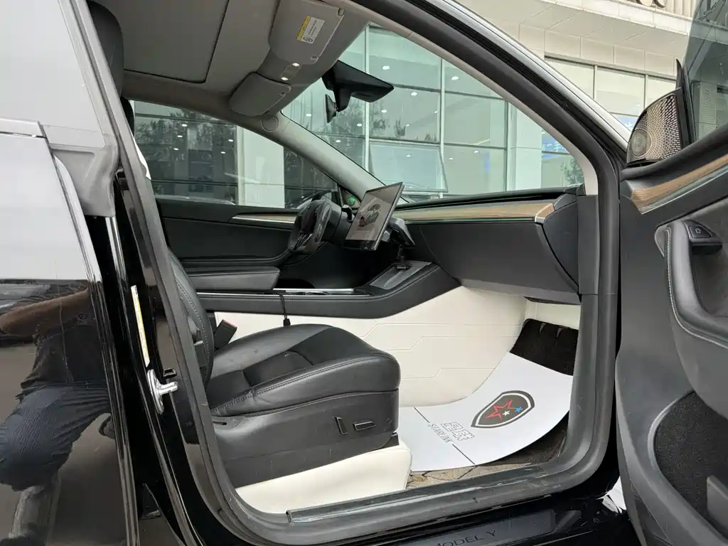 Tesla Model Y 2022 — фото 10