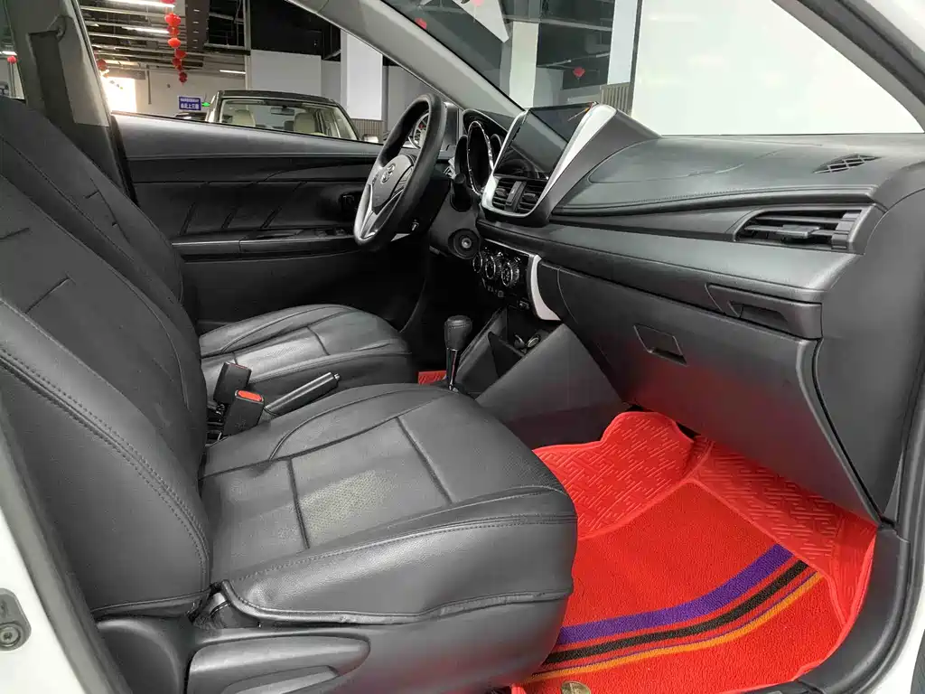 Toyota Yaris L 2022 — фото 13