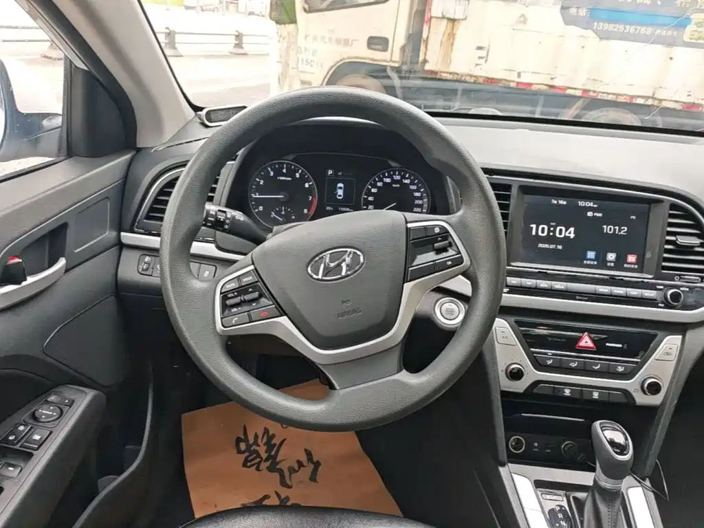 Hyundai Elantra 2016 — фото 11