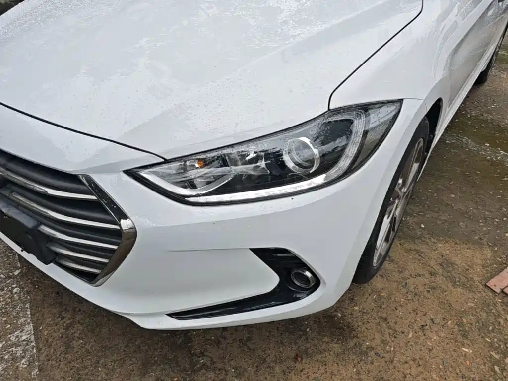 Hyundai Elantra 2016 — фото 24