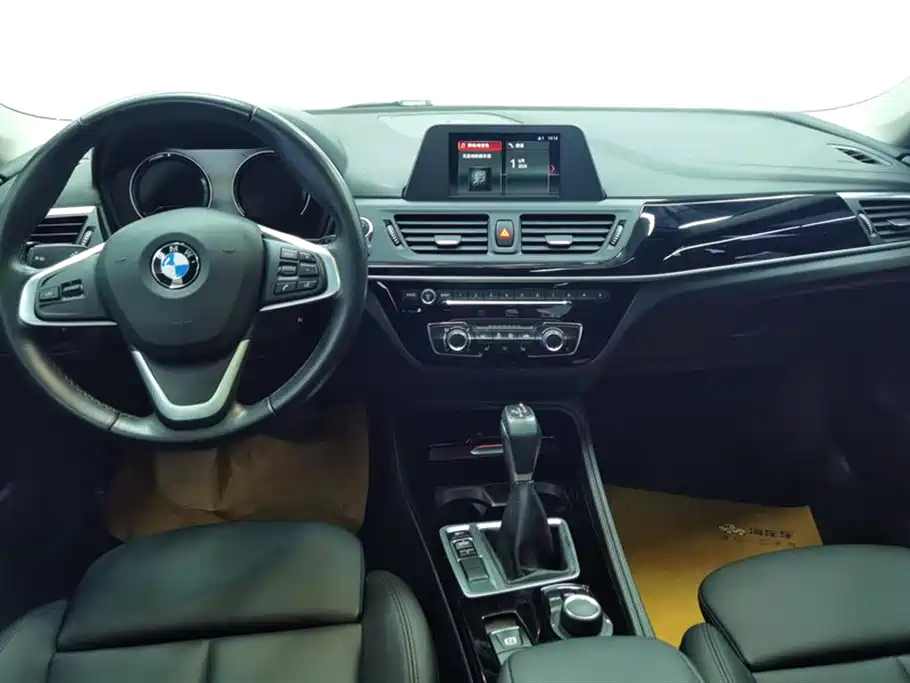 BMW 1 Series 2018 — фото 12