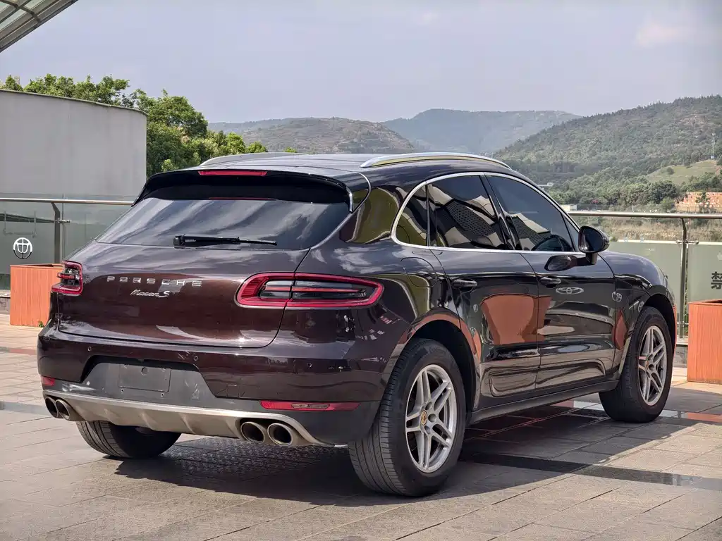 Porsche Macan 2017 — фото 18