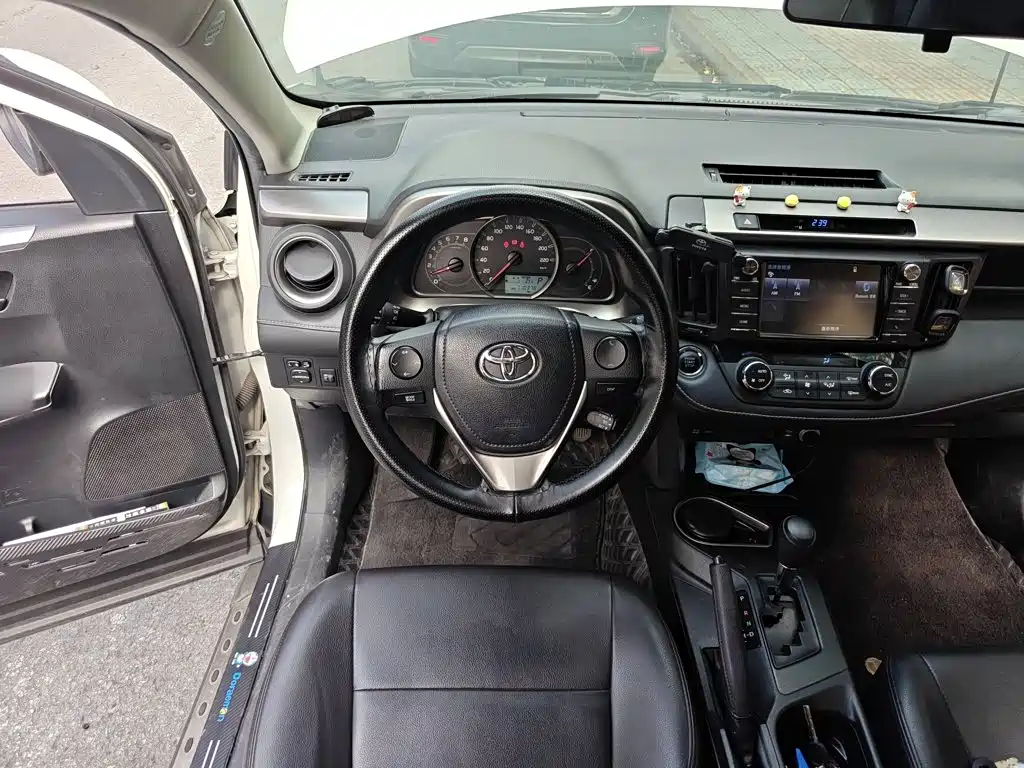 Toyota RAV4 2019 — фото 3